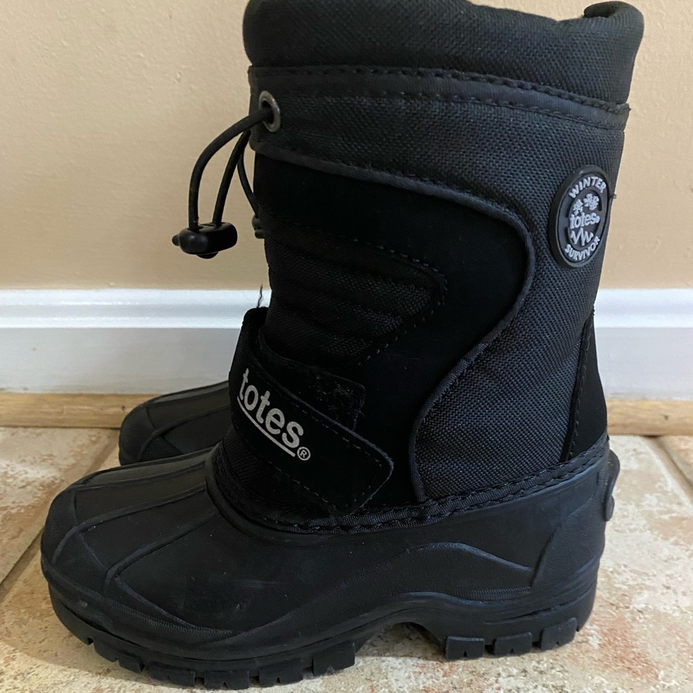Totes snow boots Toddler size 11